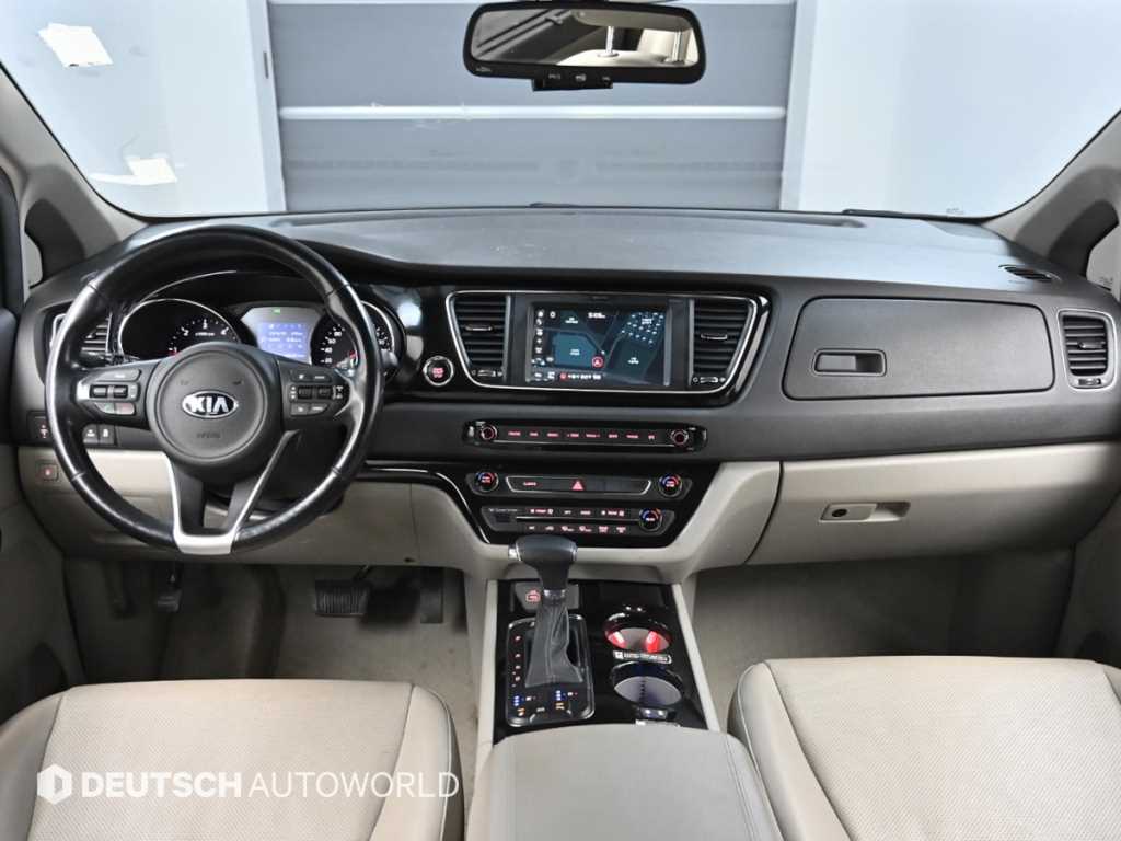 KIA Carnival - Vista 7