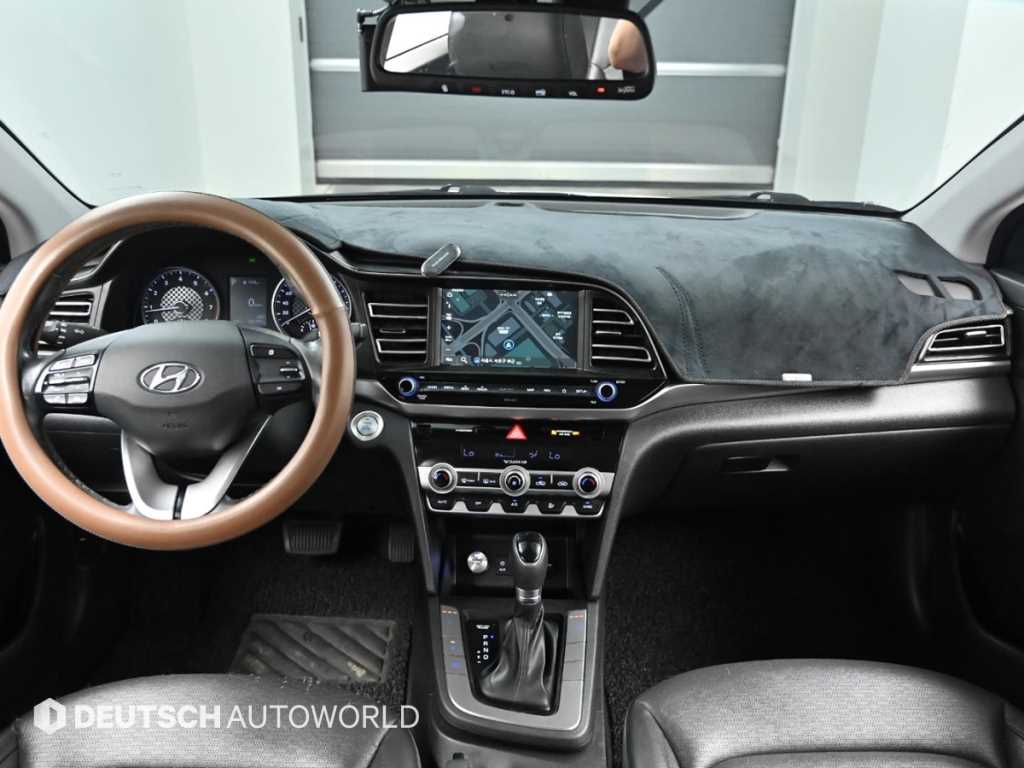 HYUNDAI Avante - Vista 7