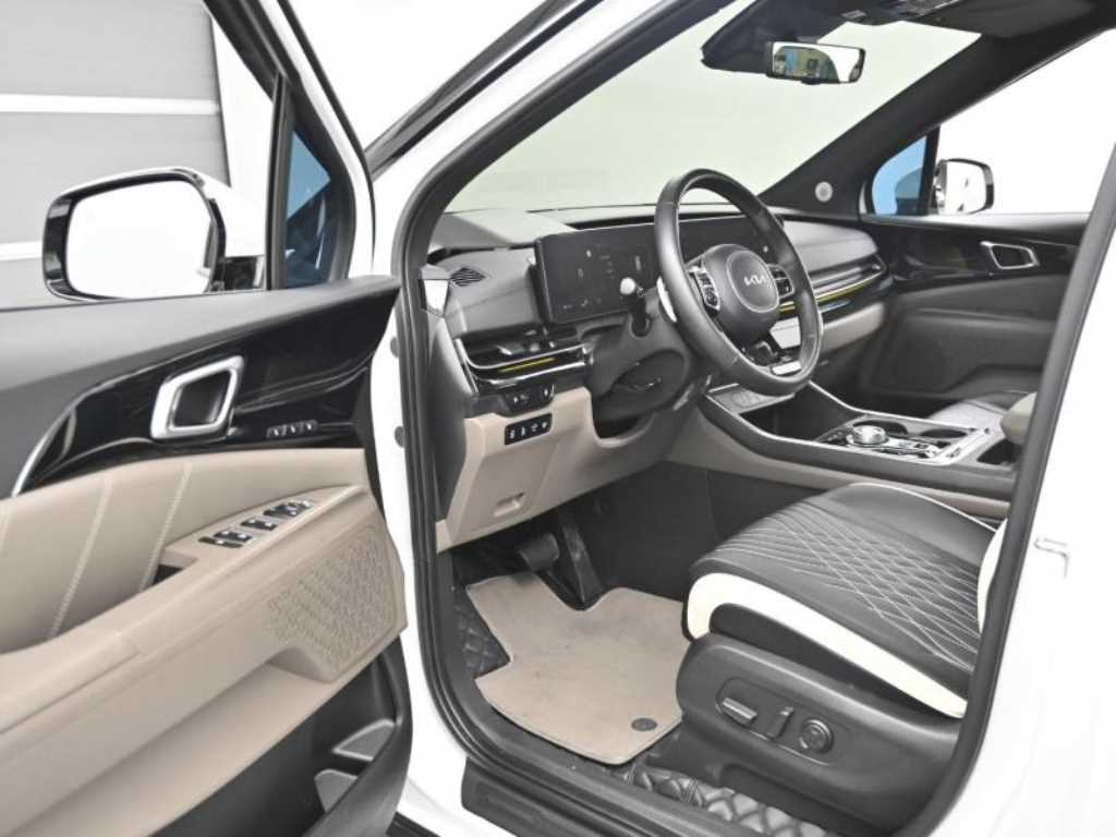 KIA Carnival - Vista 11