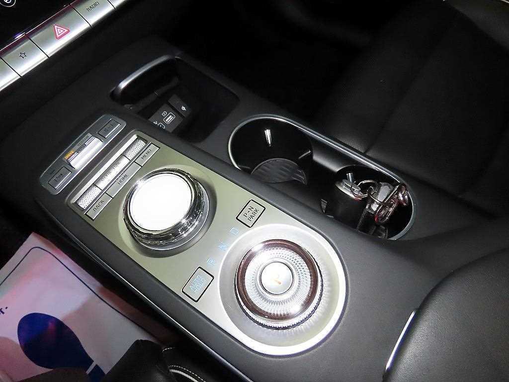 Genesis GV70 - Vista 12