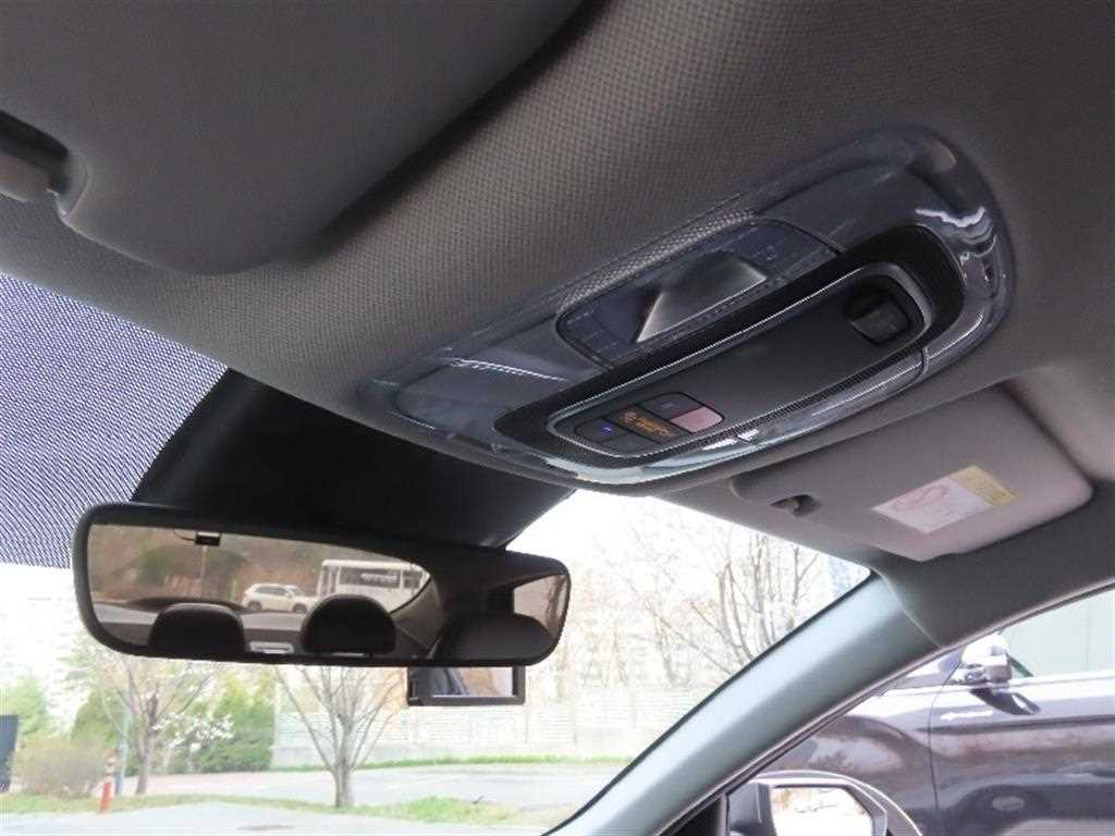 HYUNDAI Avante - Vista 10