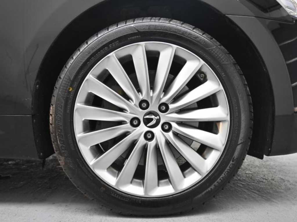 HYUNDAI Equus - Vista 5