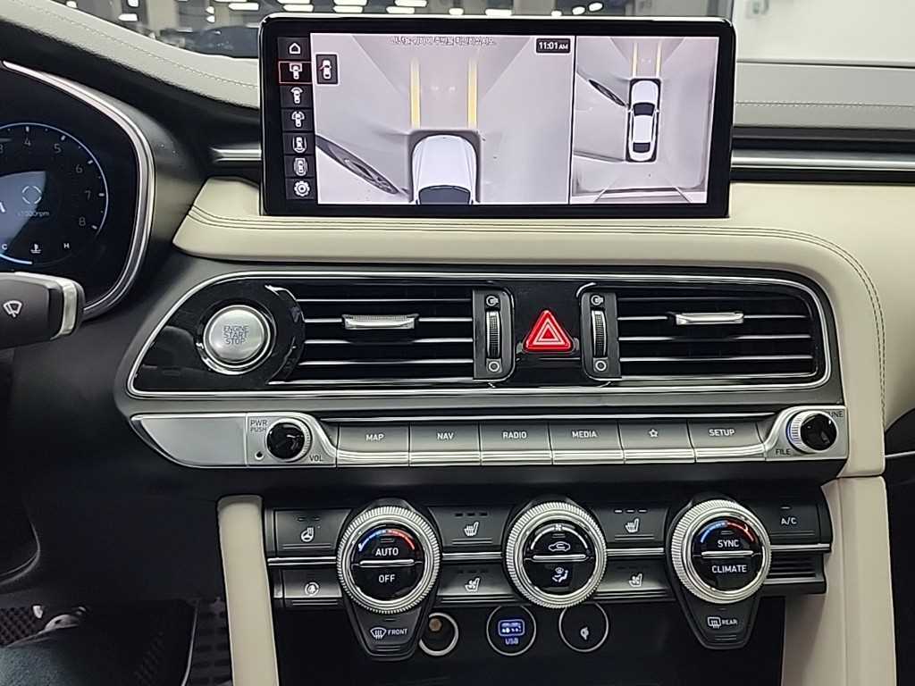 Genesis G70 - Vista 10