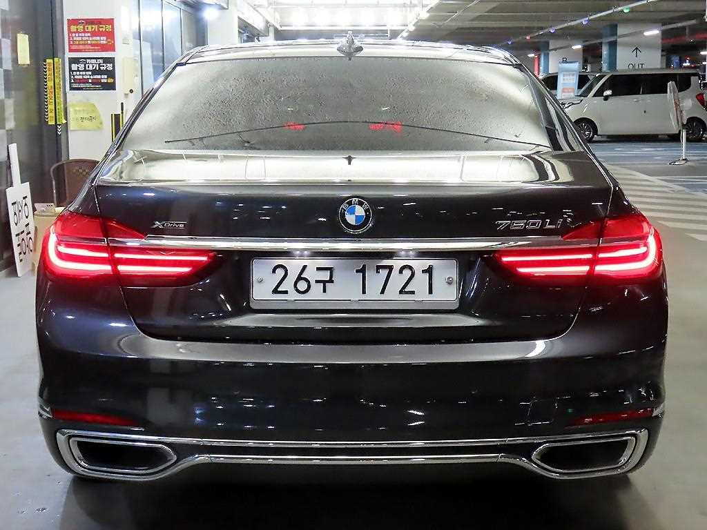 BMW 7 Series - Vista 5