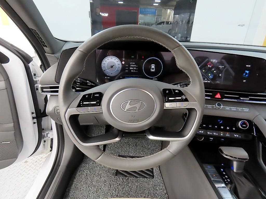 HYUNDAI Avante - Vista 9