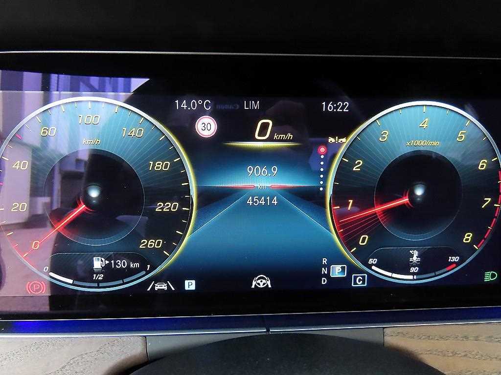 Mercedes Benz E class - Vista 8