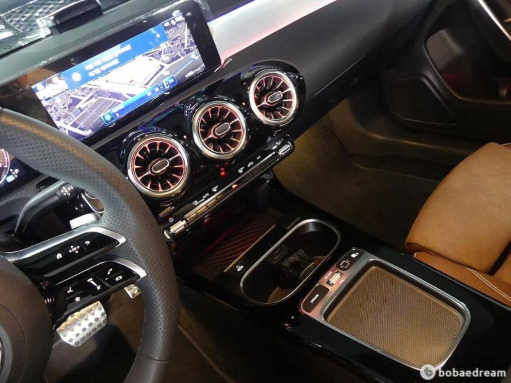 Mercedes Benz GLA Class - Vista 9