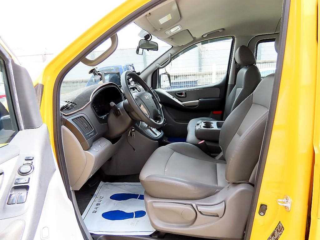 HYUNDAI Starex - Vista 5