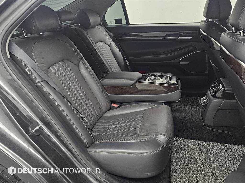 Genesis EQ900 - Vista 12