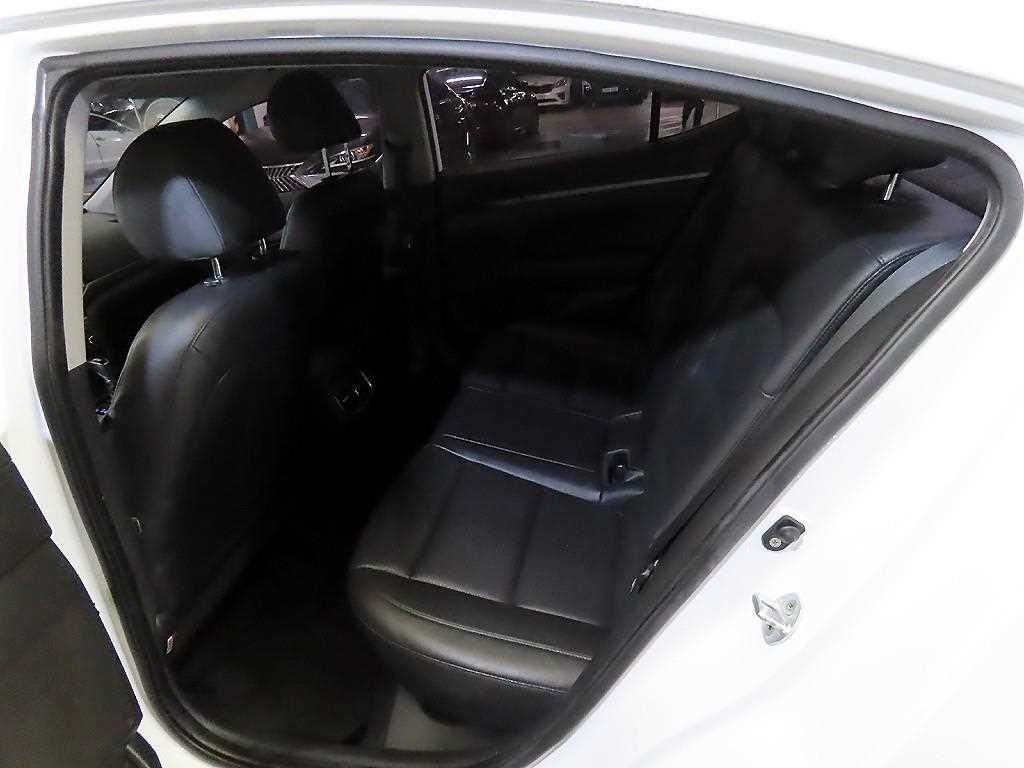 HYUNDAI Avante - Vista 7