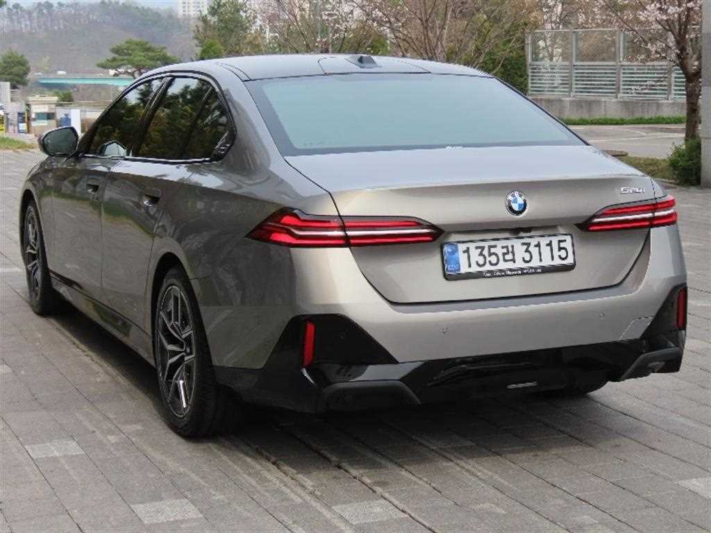 BMW 5 Series - Vista 4