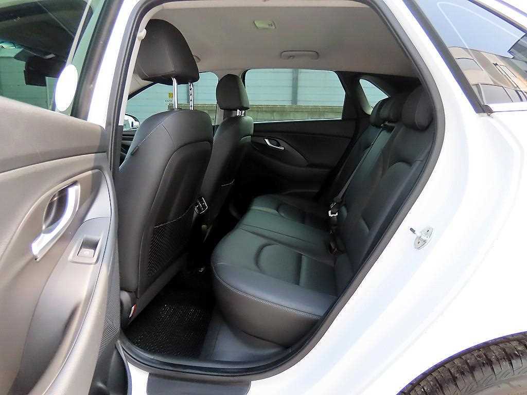 HYUNDAI i30 - Vista 6