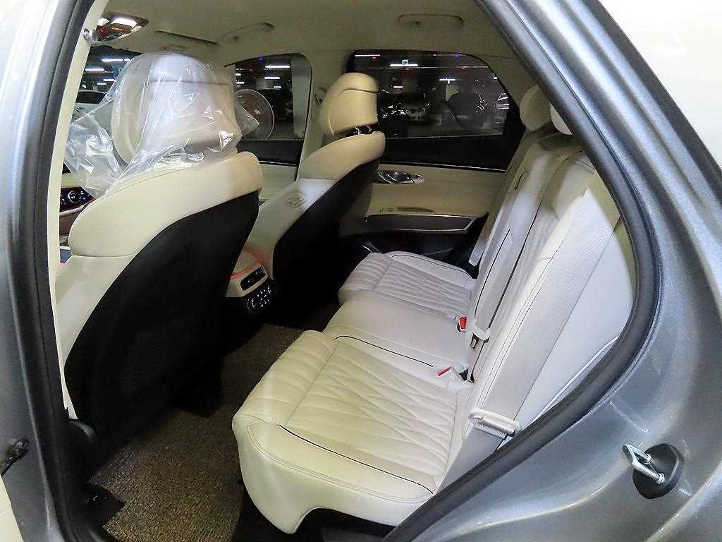 Genesis GV70 - Vista 7