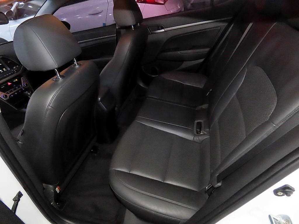 HYUNDAI Avante - Vista 7