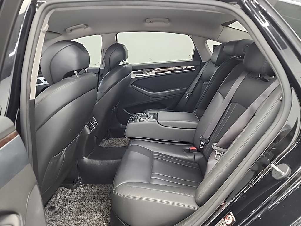 HYUNDAI Genesis - Vista 12