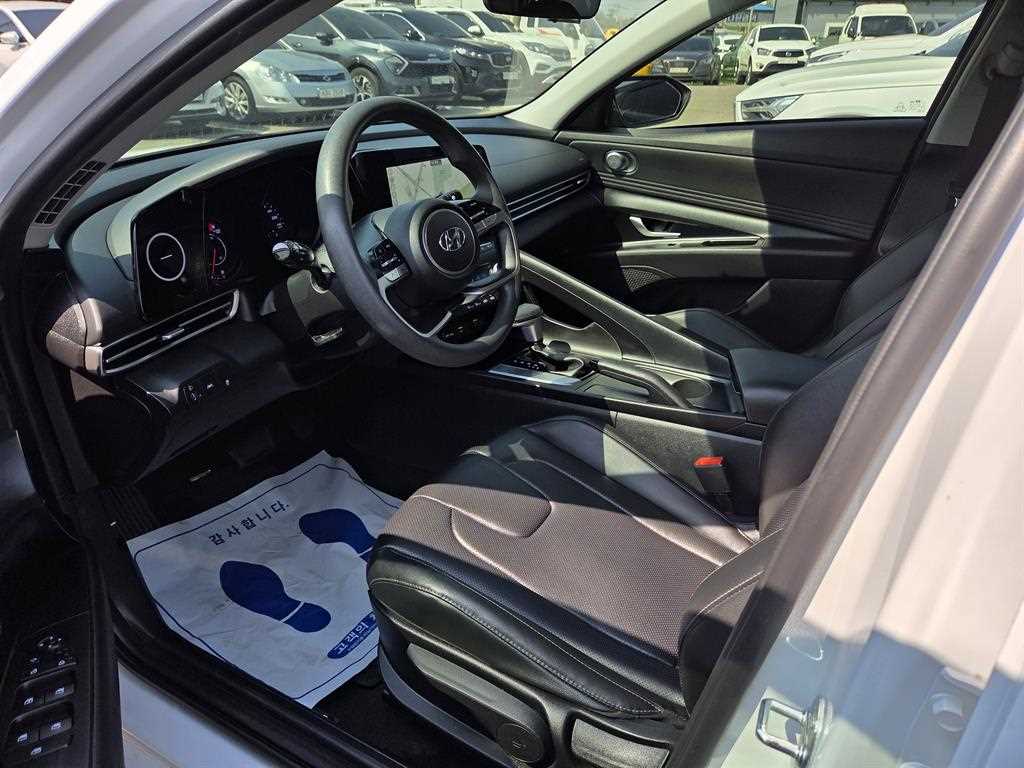 HYUNDAI Avante - Vista 11