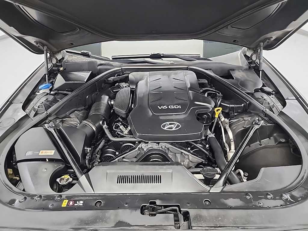 HYUNDAI Genesis - Vista 5