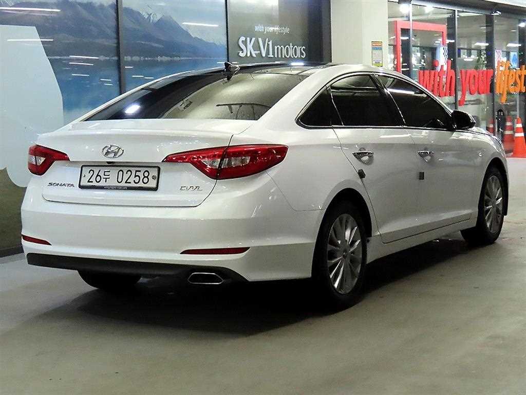 HYUNDAI Sonata - Vista 4