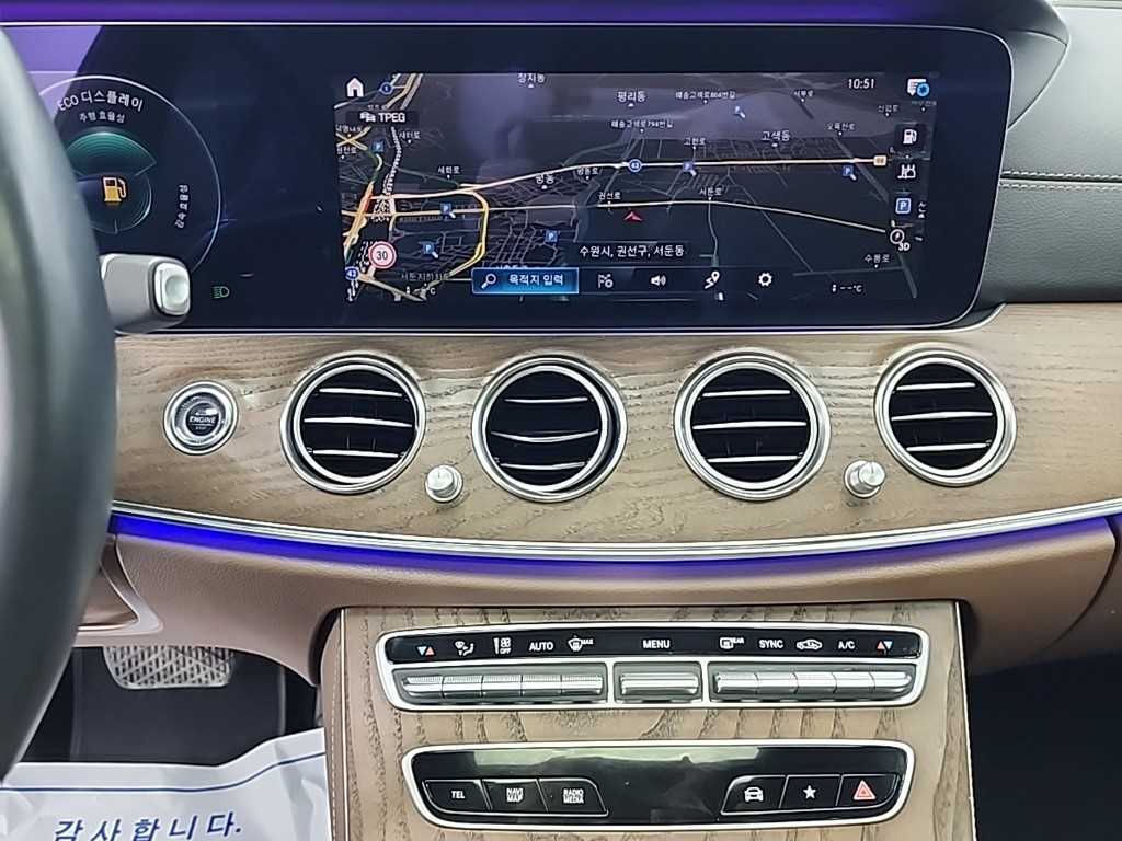 Mercedes Benz E class - Vista 10