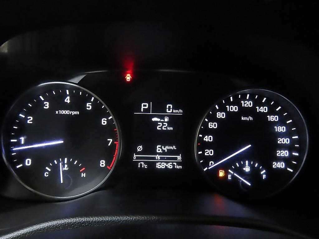 HYUNDAI Avante - Vista 9