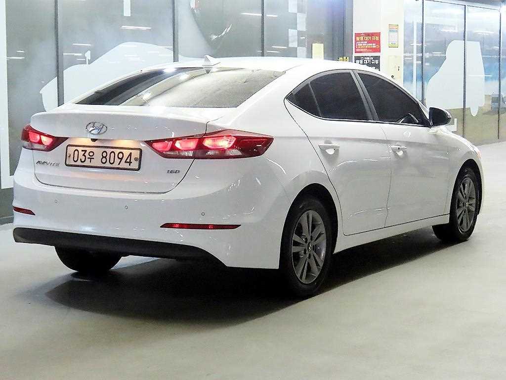 HYUNDAI Avante - Vista 4
