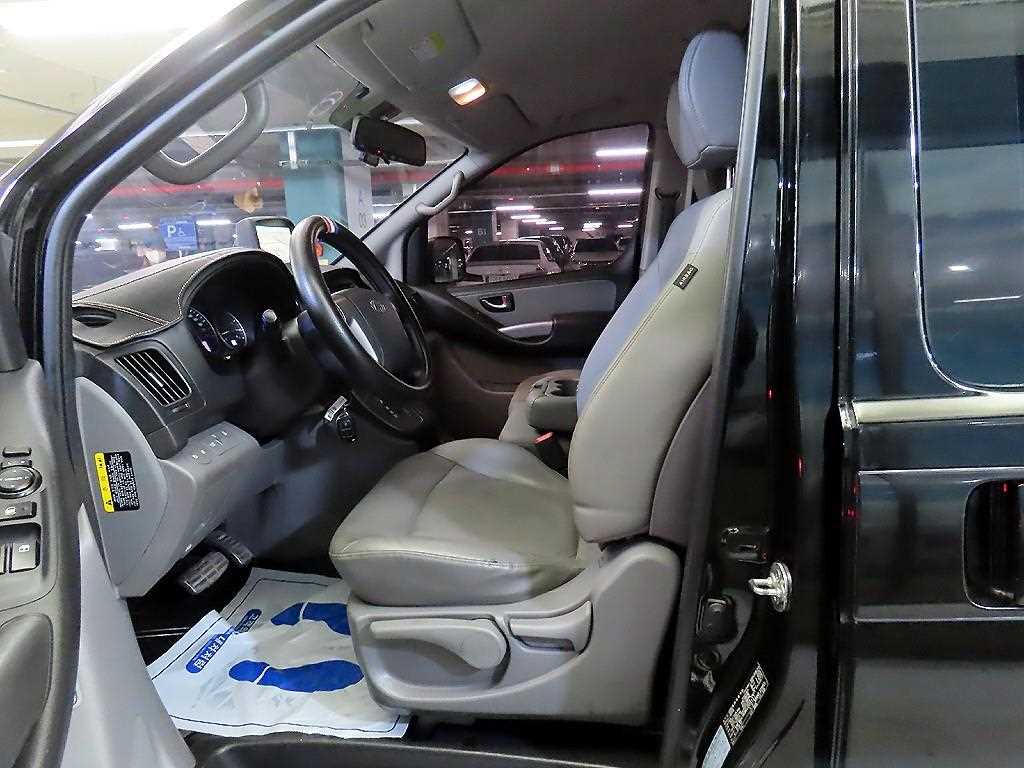 HYUNDAI Starex - Vista 6