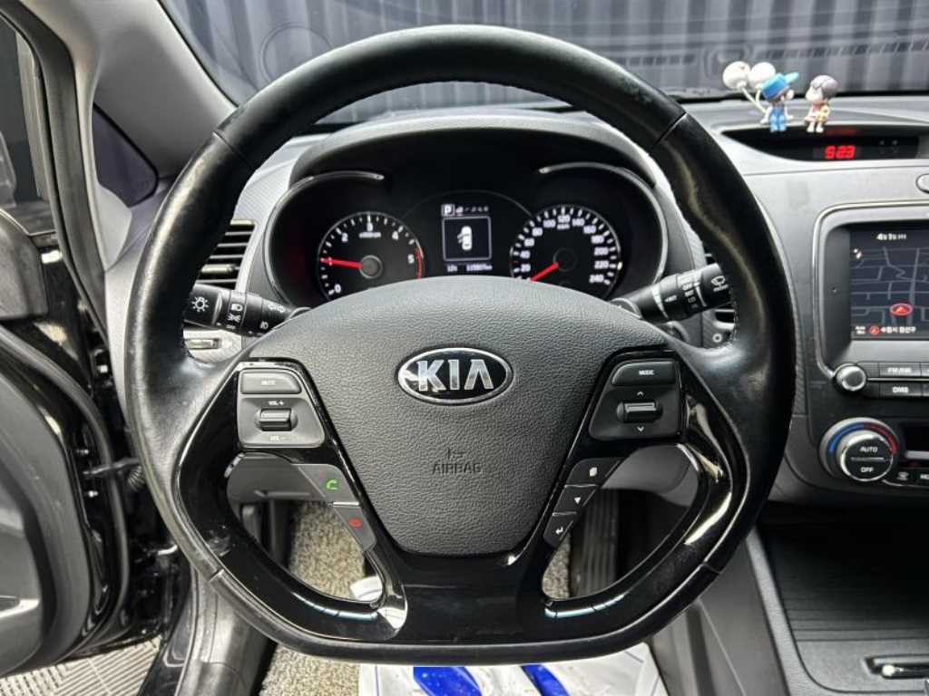 KIA K3 - Vista 8