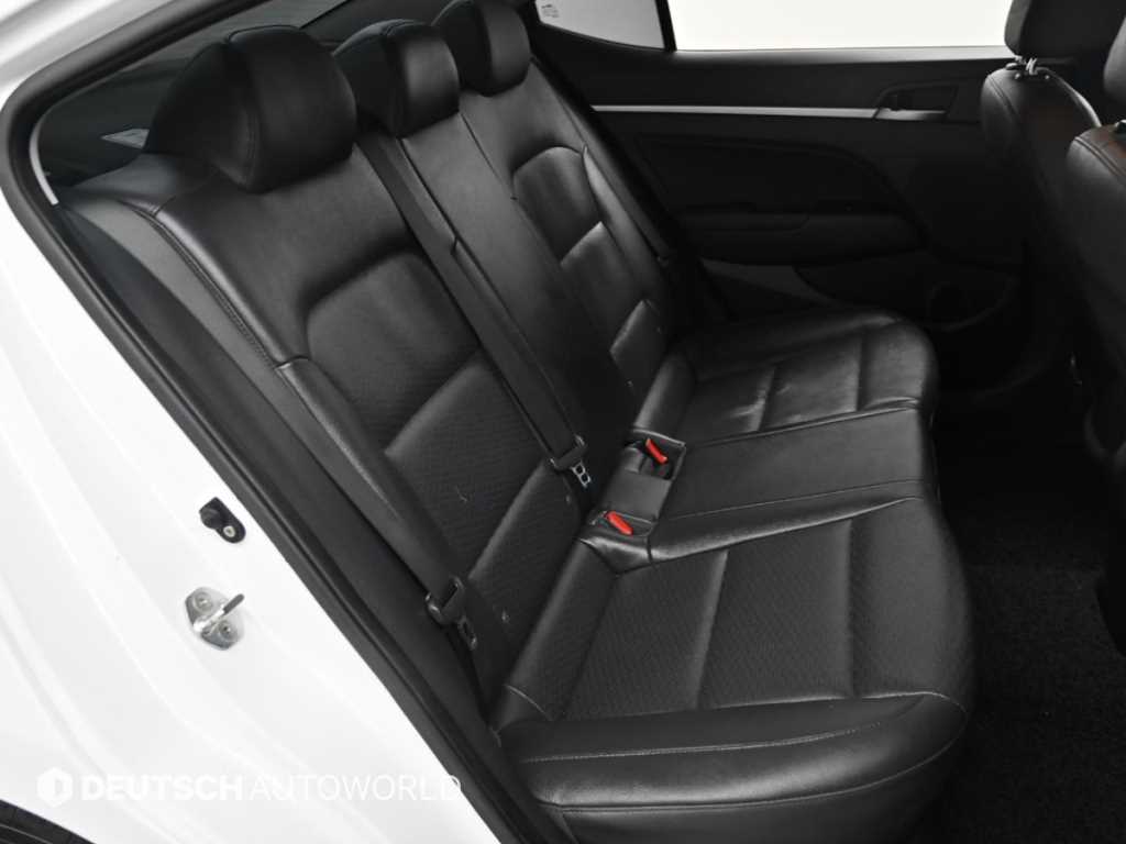 HYUNDAI Avante - Vista 12