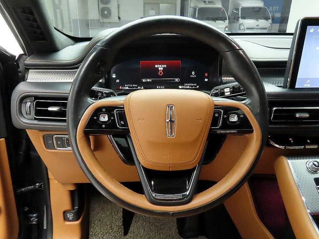 Lincoln Aviator - Vista 6