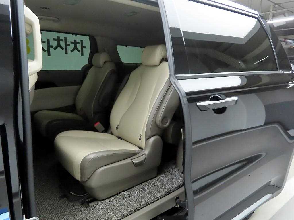 KIA Carnival - Vista 12