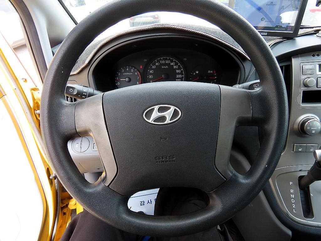 HYUNDAI Starex - Vista 9