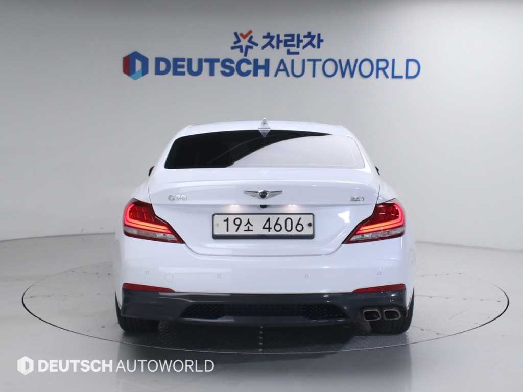 Genesis G70 - Vista 4