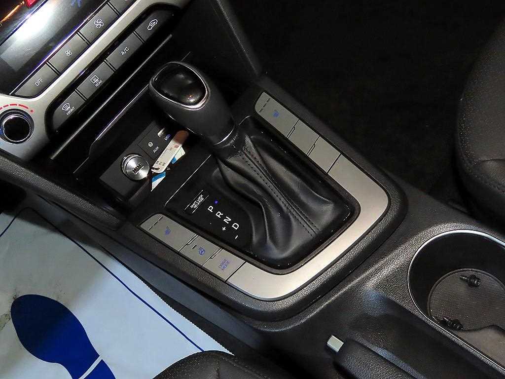 HYUNDAI Avante - Vista 12