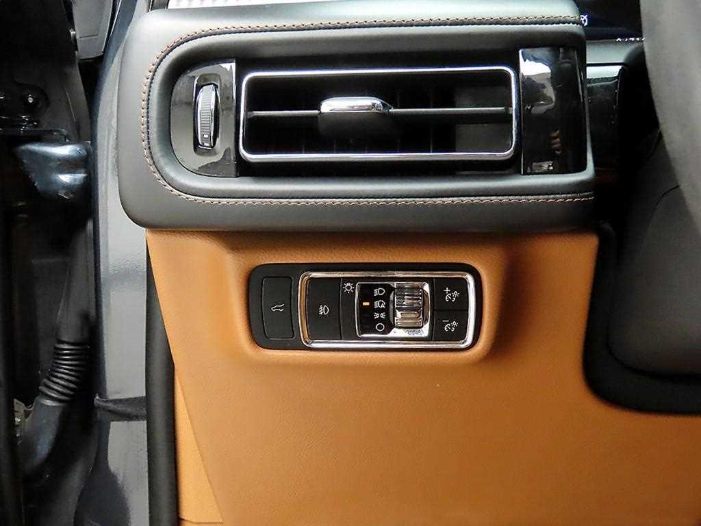 Lincoln Aviator - Vista 12