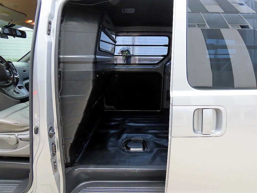 HYUNDAI Starex - Vista 6