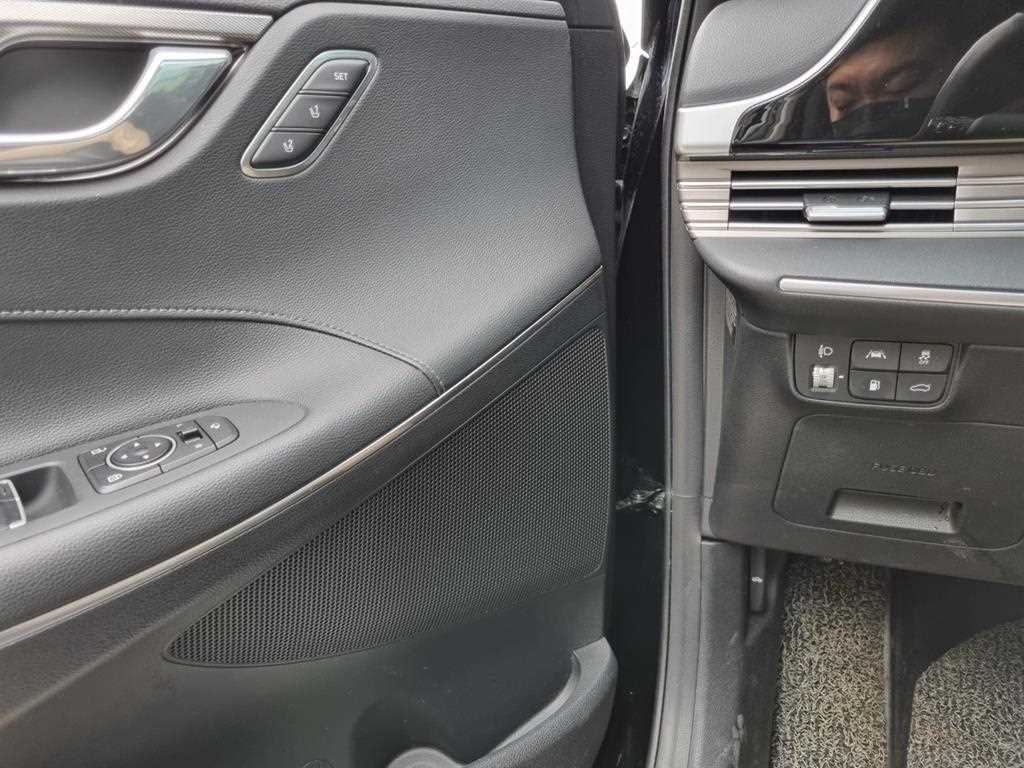 HYUNDAI Grandeur - Vista 9