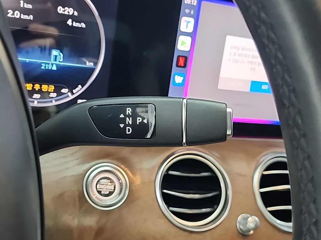 Mercedes Benz E class - Vista 8