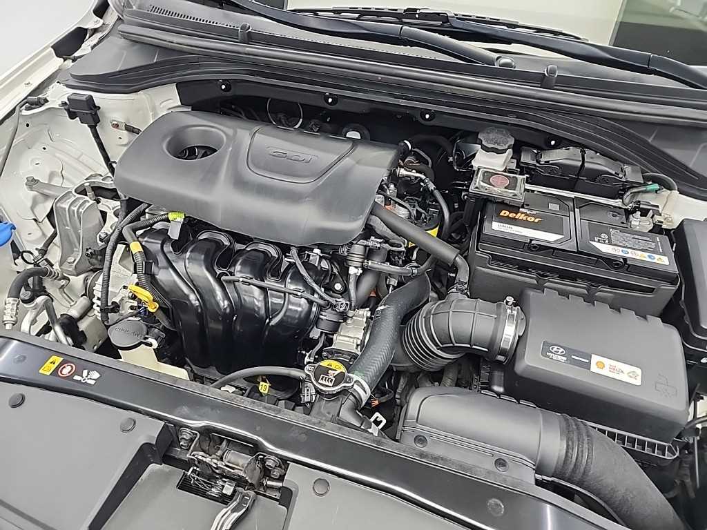 HYUNDAI Avante - Vista 5