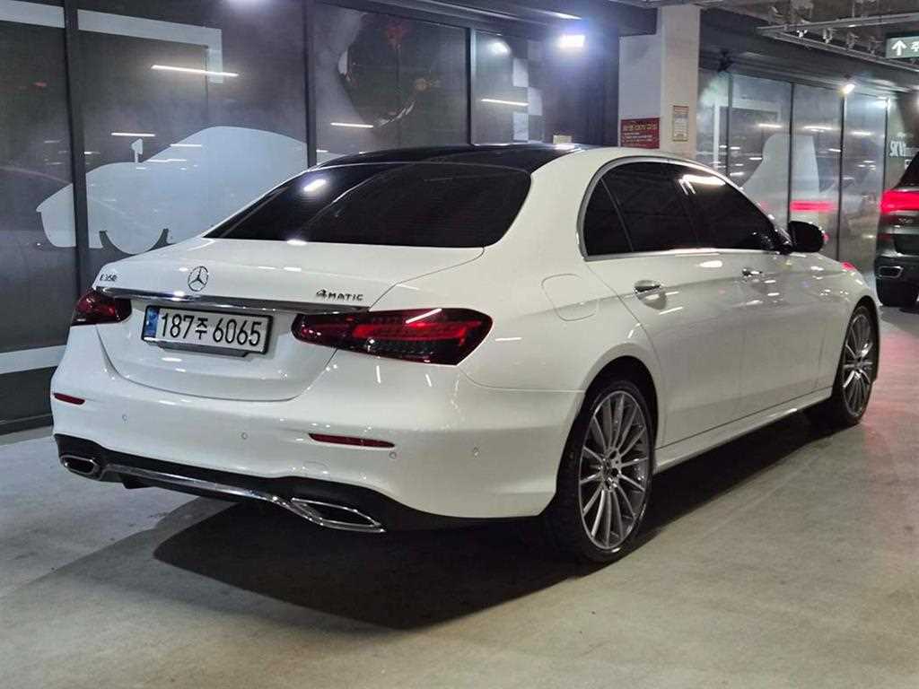 Mercedes Benz E class - Vista 4