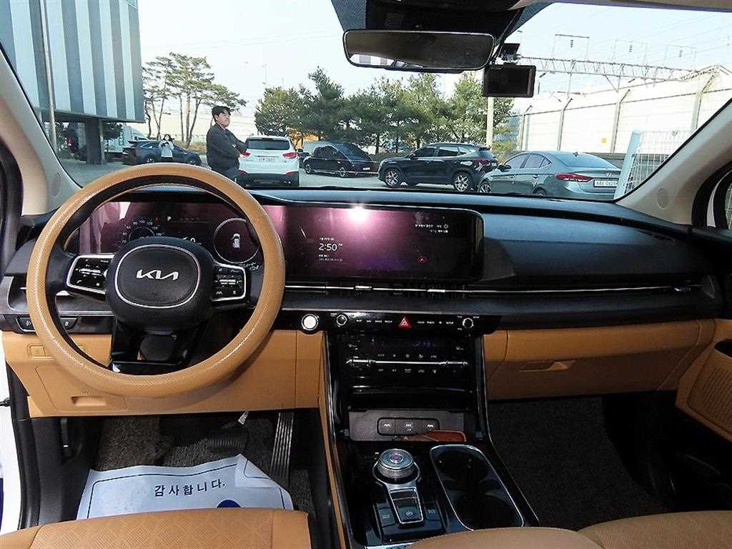 KIA Carnival - Vista 8