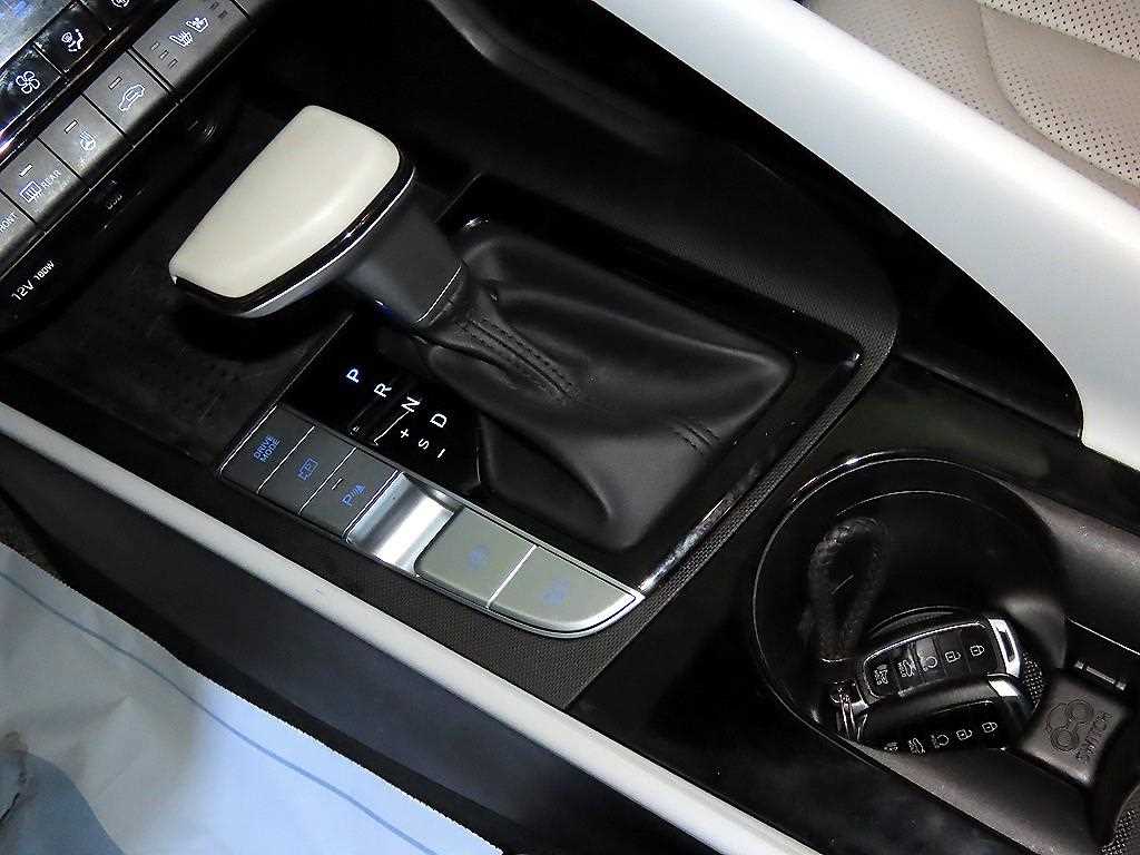 HYUNDAI Avante - Vista 12