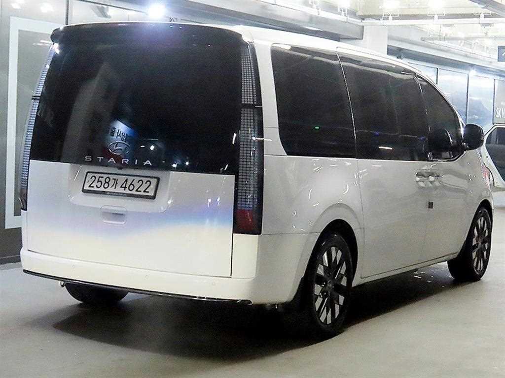 HYUNDAI Staria - Vista 4