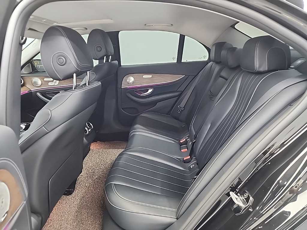 Mercedes Benz E class - Vista 12