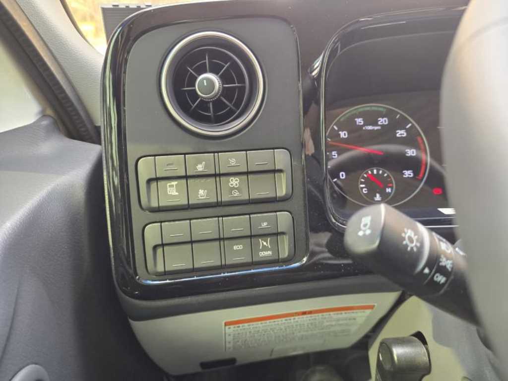 medium and large bus Hyundai bus - Vista 11