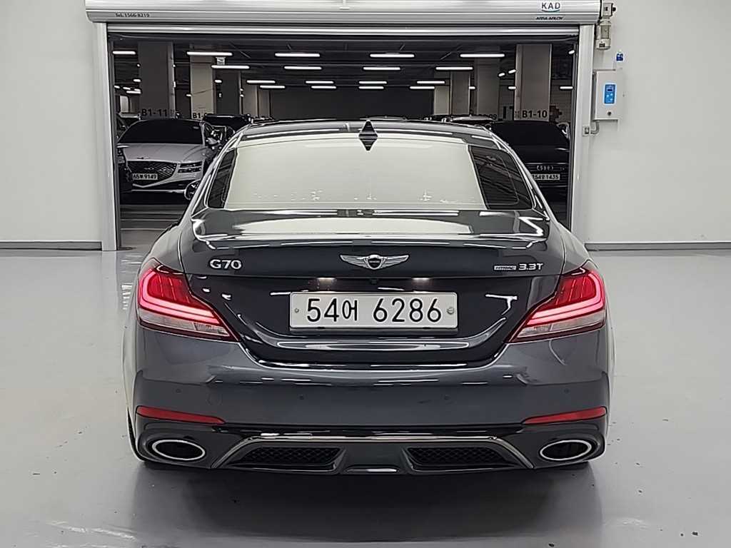 Genesis G70 - Vista 4