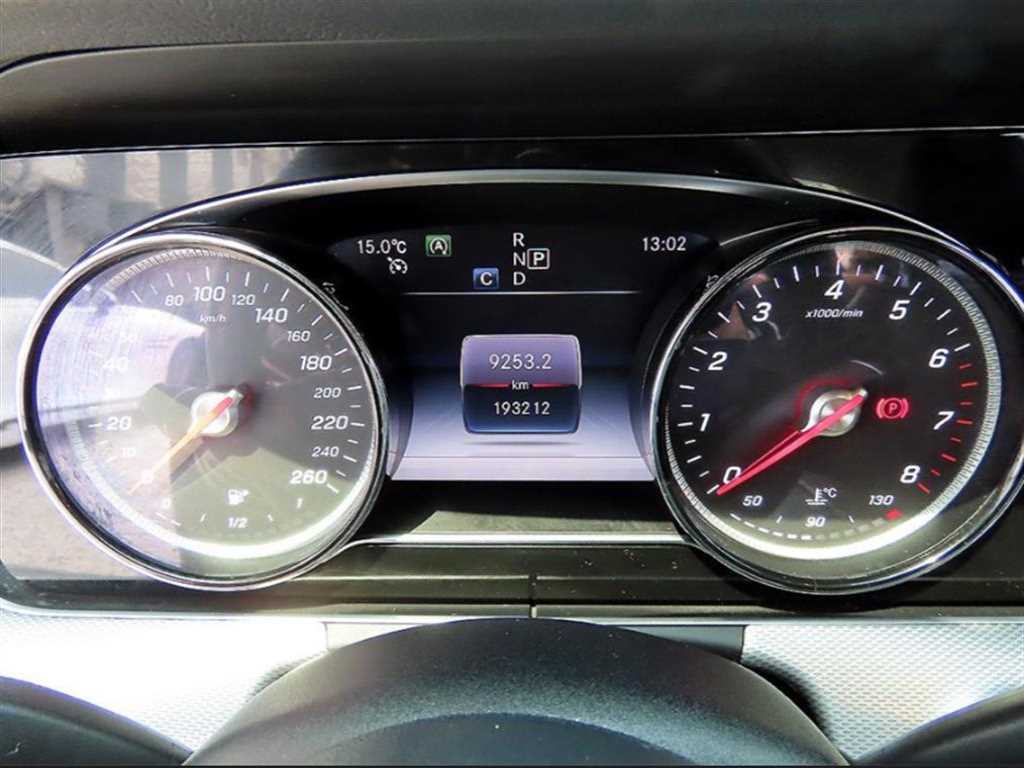 Mercedes Benz E class - Vista 9