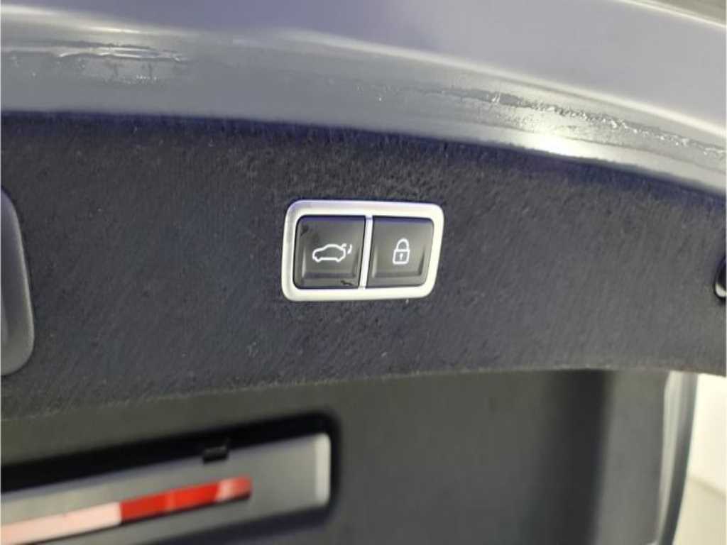 Genesis G80 - Vista 10