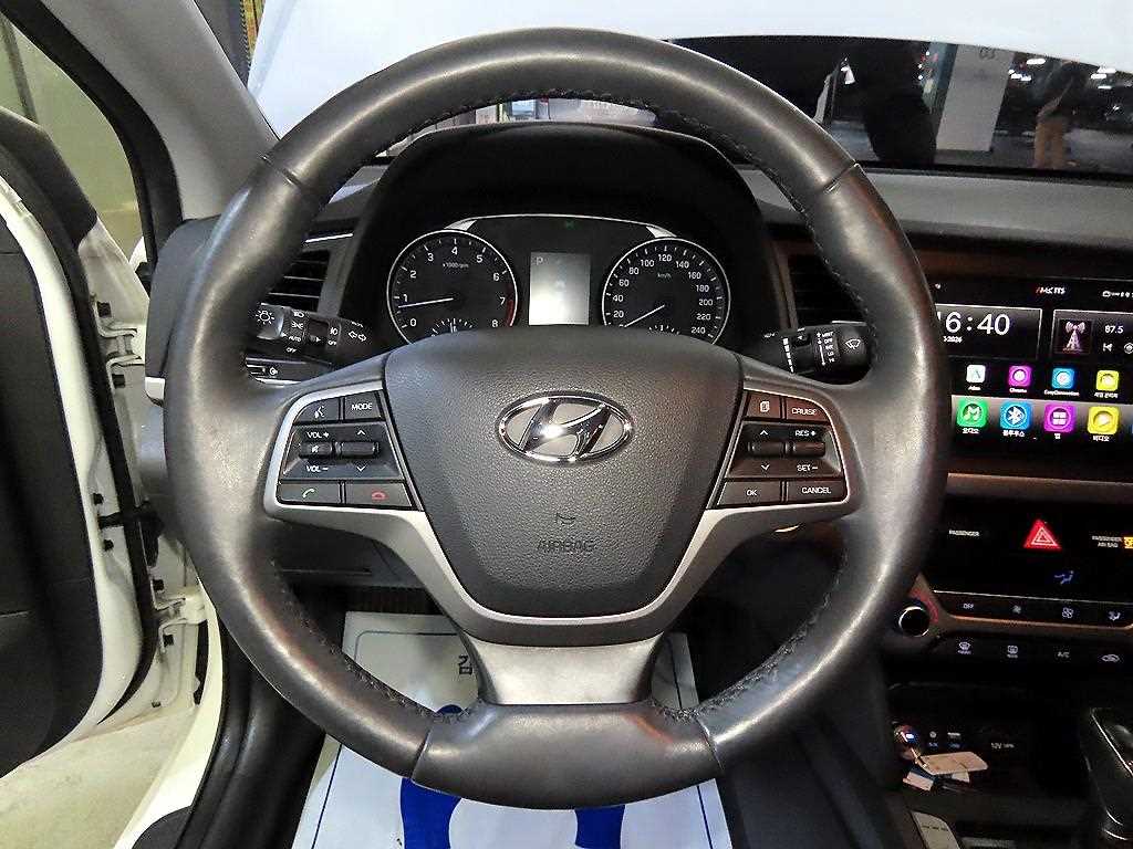 HYUNDAI Avante - Vista 8