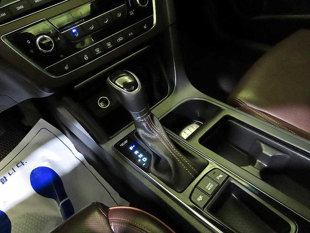 HYUNDAI Sonata - Vista 12