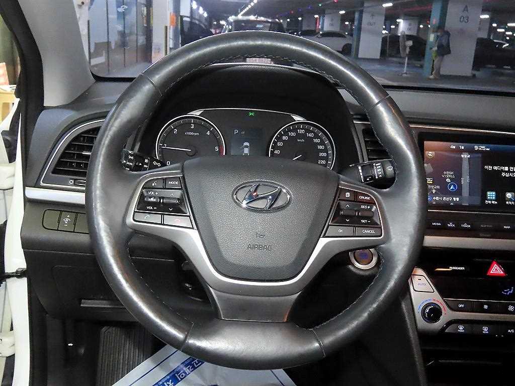HYUNDAI Avante - Vista 8